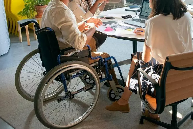 Sztuczna inteligencja może zwiększyć zatrudnienie osób z niepełnosprawnościami